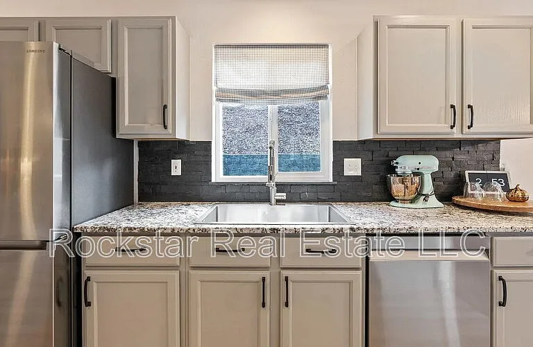 607 W Persimmon Ln — Photo 28