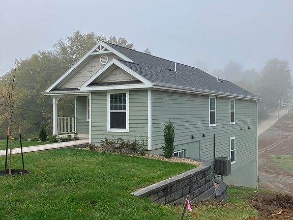 3rd image of 605 Washington St