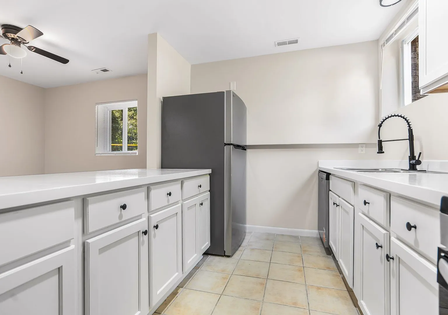 Modern Off Campus Student Living at The Ramsey - Chapel Hill! — Photo 1