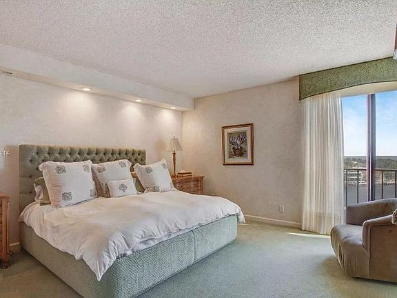 3rd image of 19707 Turnberry Way APT 9E