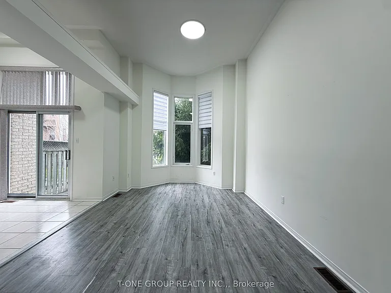 90 Bridlepath St — Photo 4