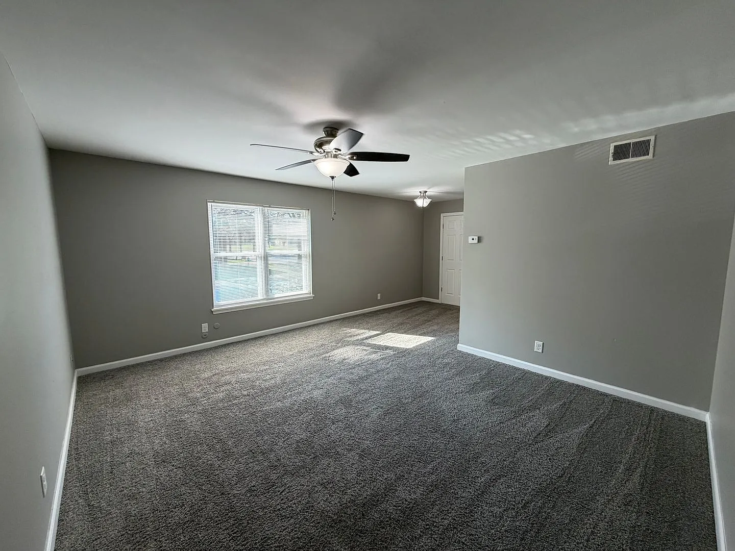 904 Georgian Drive — Photo 2