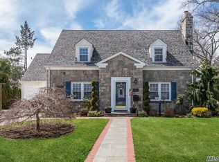 90 Lefferts Rd, Garden City, NY 11530