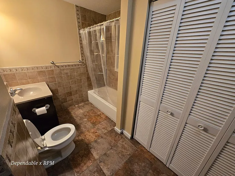 735 Washington St #2 — Photo 8