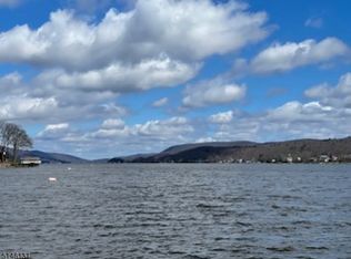 5-7 Lambert Rd W, Hewitt, NJ 07421