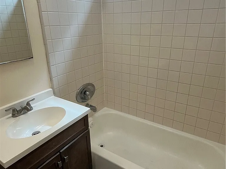 612 E 87th Pl #1/2 — Photo 7