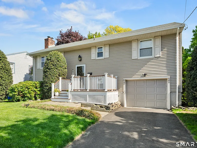 24 Heather Ln — Photo 3