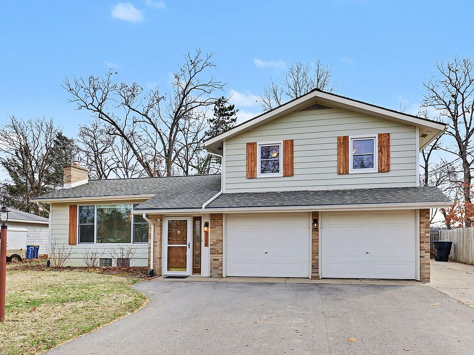 1st image of 3256 Dorais Dr NE