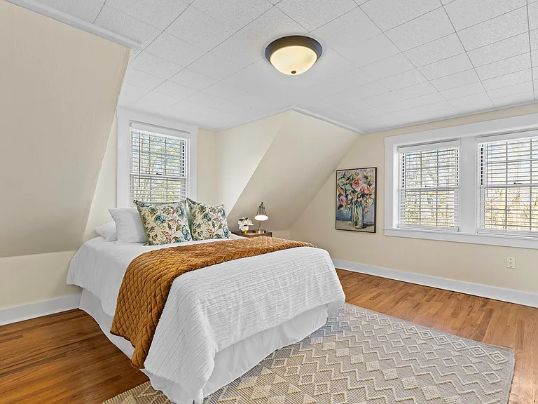 Rear bedroom