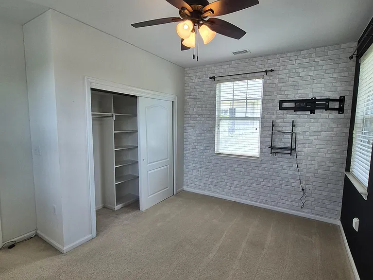 1325 Emsworth Dr — Photo 10