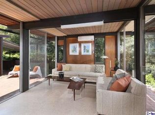 3020 Buckingham Rd, Glendale, CA 91206