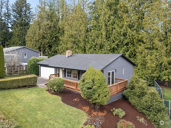 2nd image of 550 NE Redbud Lane