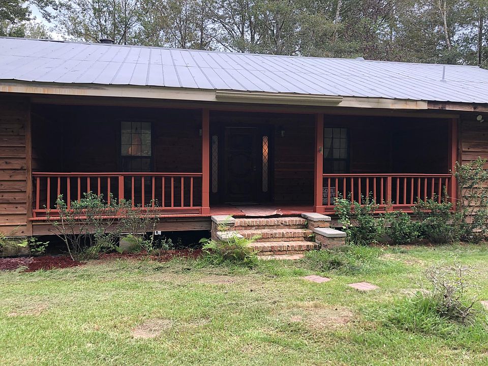 Front of home with fresh landscaping and front porch freshly painted