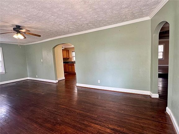 4th image of 592 Scott Cir