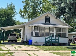 328 E 27th St, South Sioux City, NE 68776