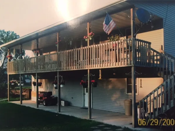 1957 Ferris Mill Rd, Decorah, IA 52101