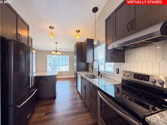 2nd image of 140 W 13th St