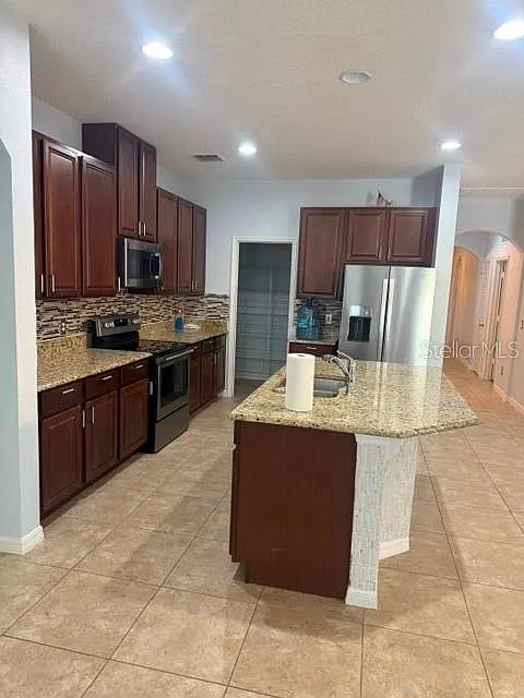 4 bed, 3.0 bath, 1970 sqft, $2,700 — Photo 4