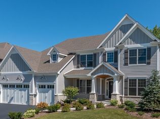 7 Landon Cir, Wheaton, IL 60189