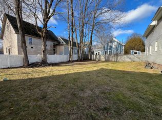 906 Portland St #B, Rochester, NH 03868