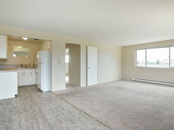 3rd image of 9244 Greenwood Ave N APT 7