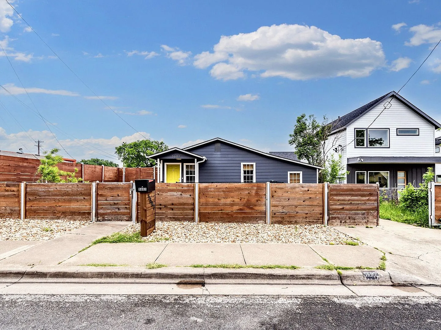 Beautiful 3BR / 2BA Home with Multi-Tier Deck & Fenced Yard in Austin — Photo 2