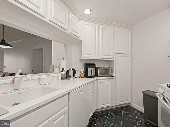 4th image of 901 N Monroe St APT 409