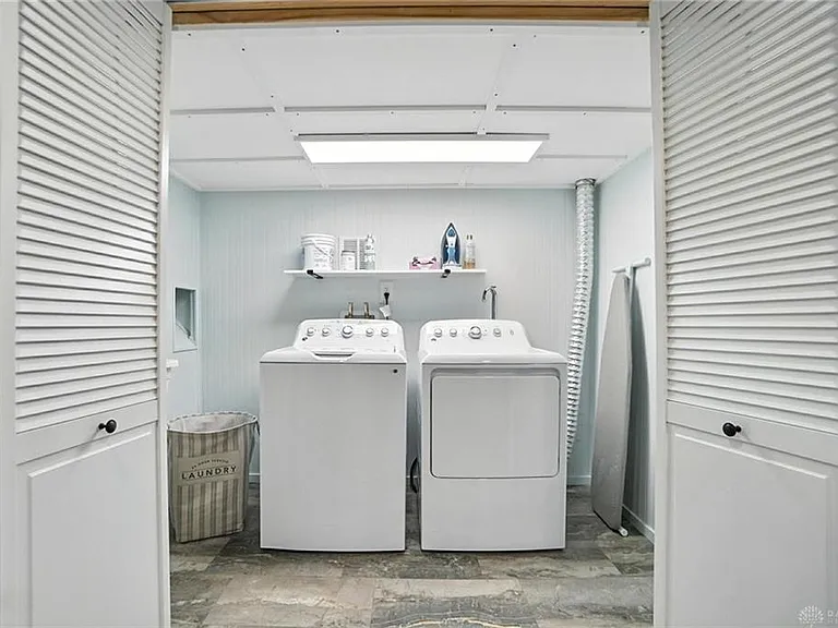 108 Napoleon Dr — Photo 43