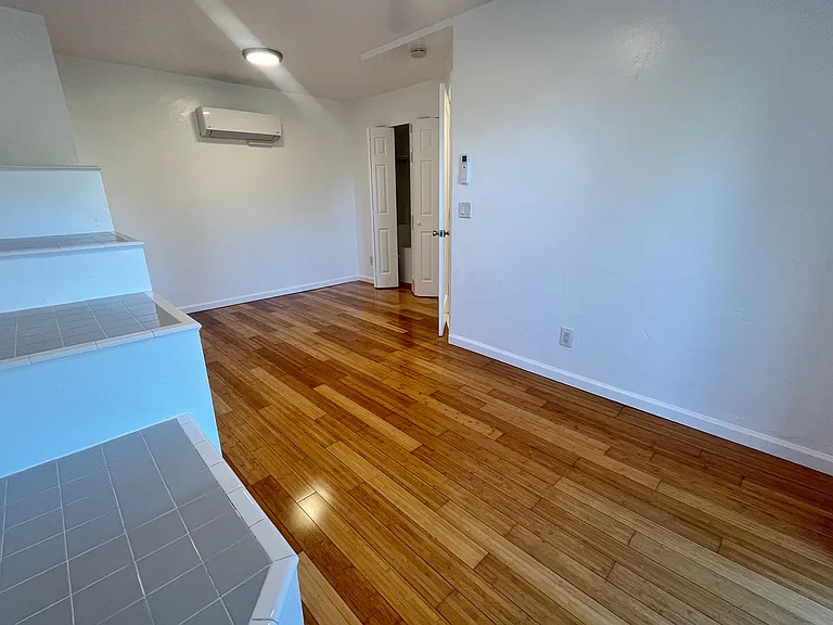 2828 1/2 Bowditch Pl — Photo 14