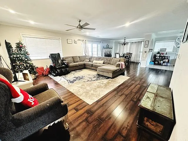 13675 Linfield Ave — Photo 5
