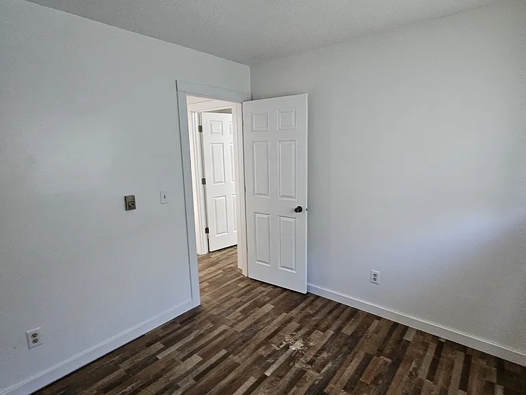 1260 Oakview Dr #4 — Photo 14