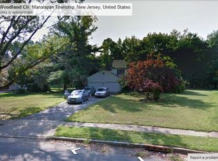 30 Woodland Cir, Manalapan, NJ