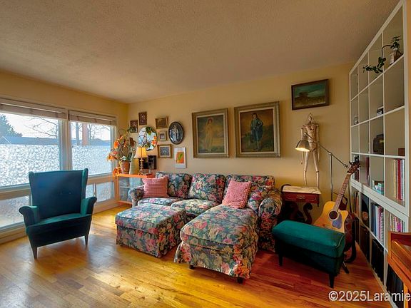 3rd image of 1403 Sanders Dr