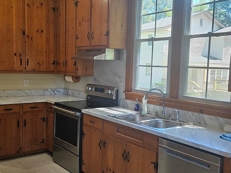 204 S King St — Photo 10