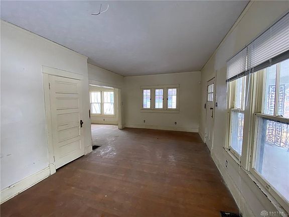 5th image of 129 E Hudson Ave