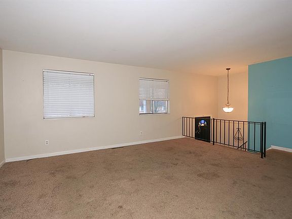 4th image of 17 Lexington Dr