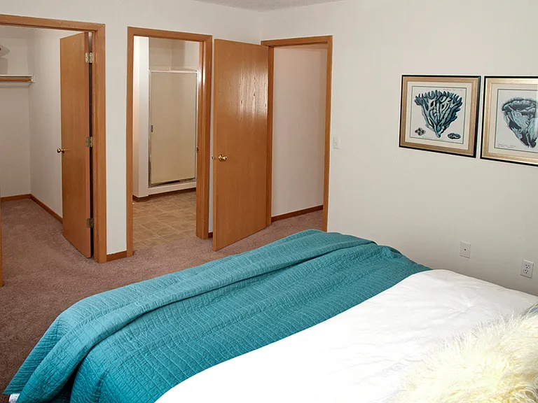 Carver Lake Townhomes — Photo 4