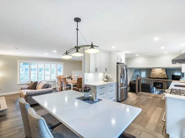 18883 120th Ave, Pitt Meadows, BC V3Y 1W5