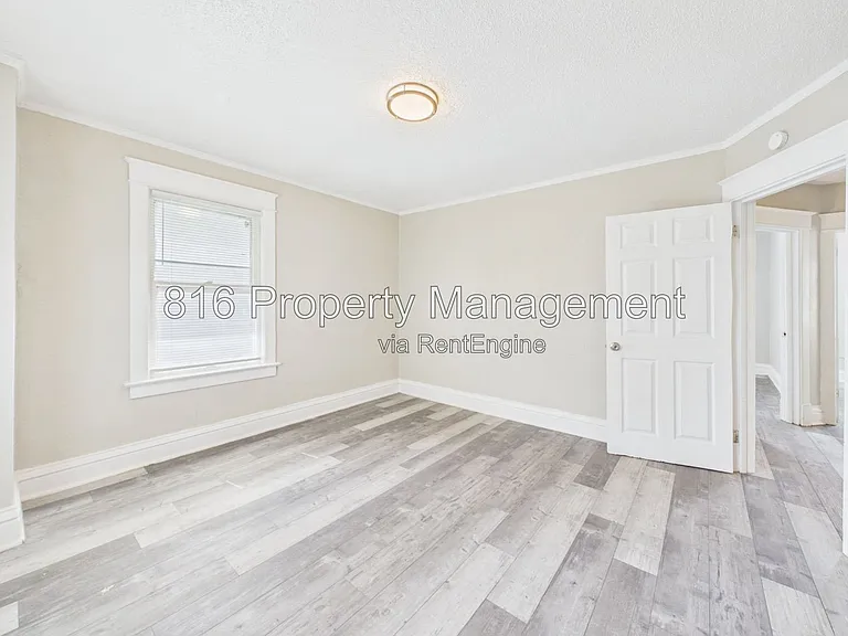 3205 E 31st St — Photo 18