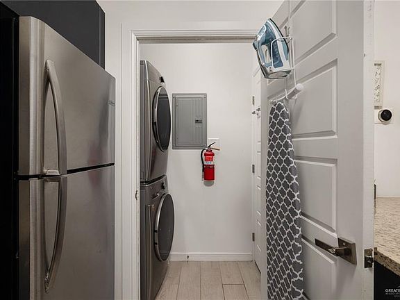5th image of 901 Yuma Ave #1801
