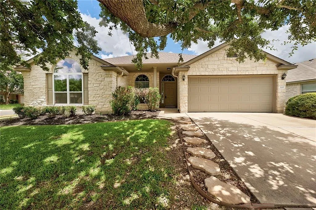 3 bed, 2.0 bath, 2170 sqft, $2,100 — Photo 1