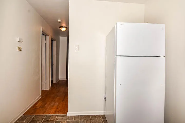 2407 Clark Ln — Photo 4