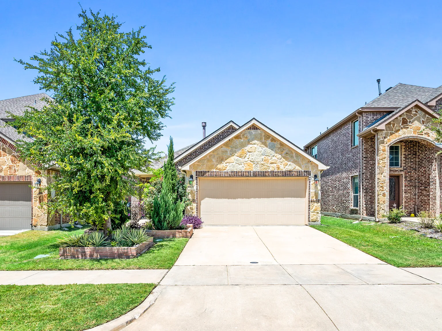 3 bed, 1418 sqft, $2,280 — Photo 1