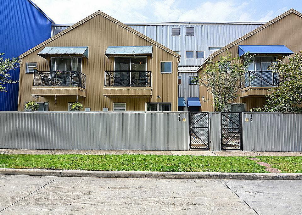 1614 Drew St. is in a great location and on a well maintained street. Easy access to everything!