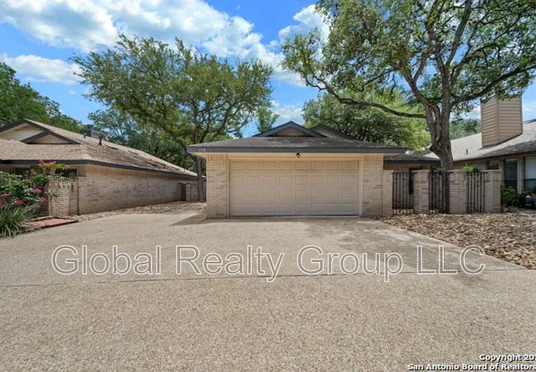 118 Golden Way — Photo 1
