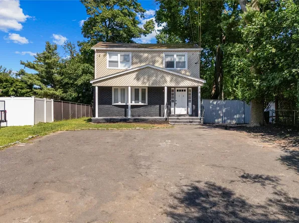 15 Pennsylvania Avenue, Brentwood, NY 11717