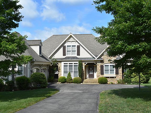 2nd image of 18 Flagstick Ct