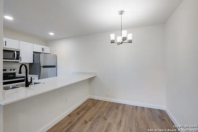 340 Montclair St — Photo 3