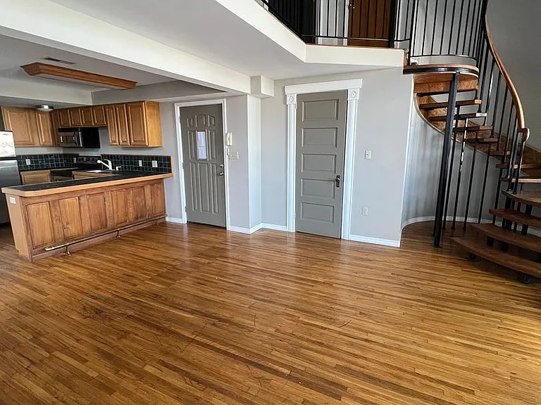 313 Park Central E #303 — Photo 6