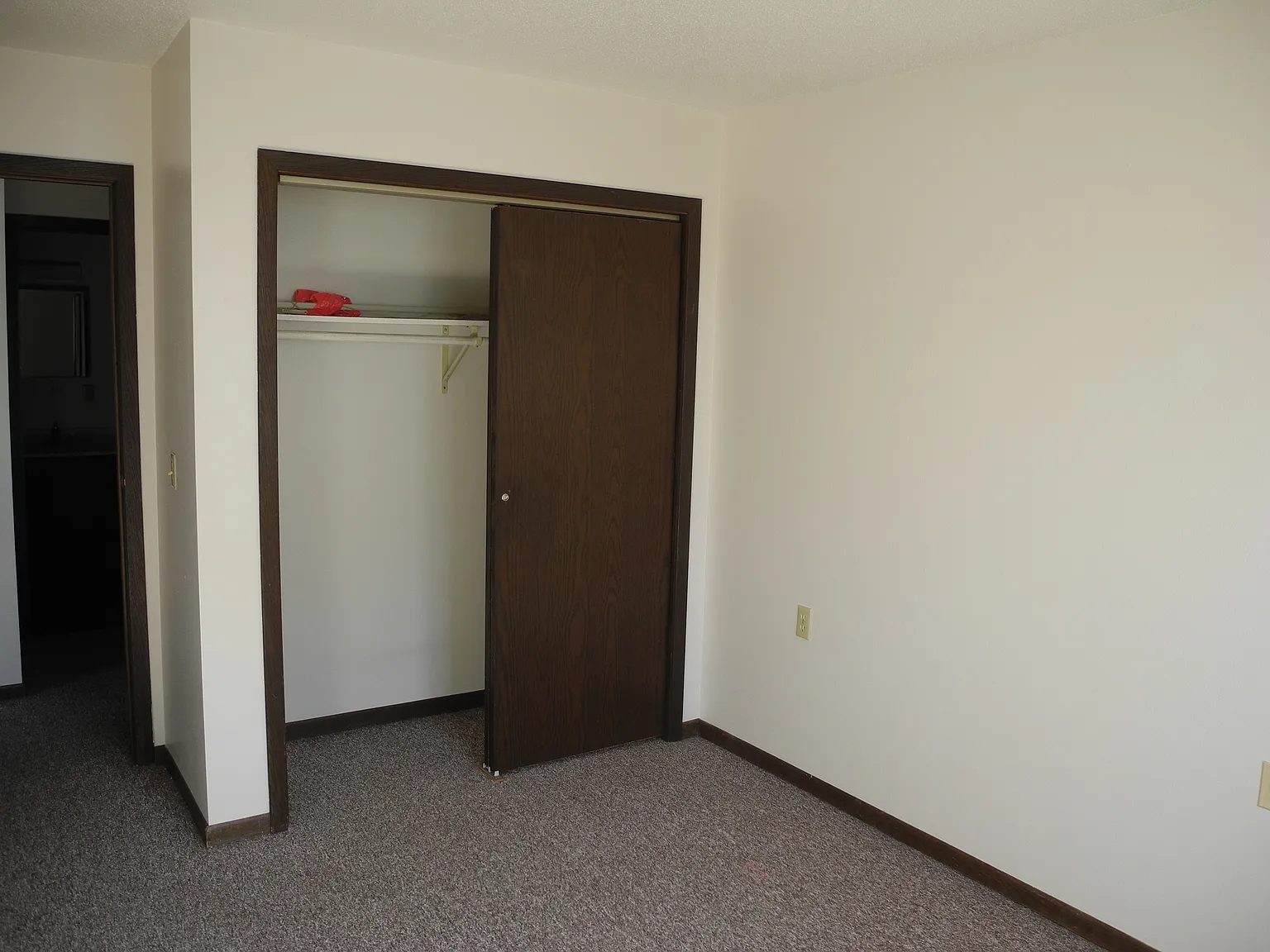 2 bed, 750 sqft, $555 — Photo 2
